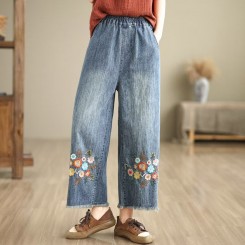شلوار جین راسته گلدوزی شده طرح flower pattern
